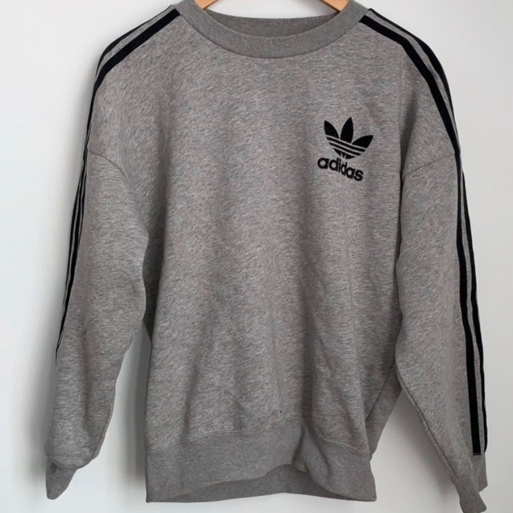 Grey adidas crewneck sweatshirt size S